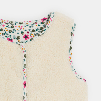 جيليه شيربا بدون أكمام وذو وجهين، مزركش برسوم أزهار باللون الأبيض للفتيات الصغيرات